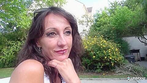 Amateur French Mature Squirts While Getting Booty Screwed